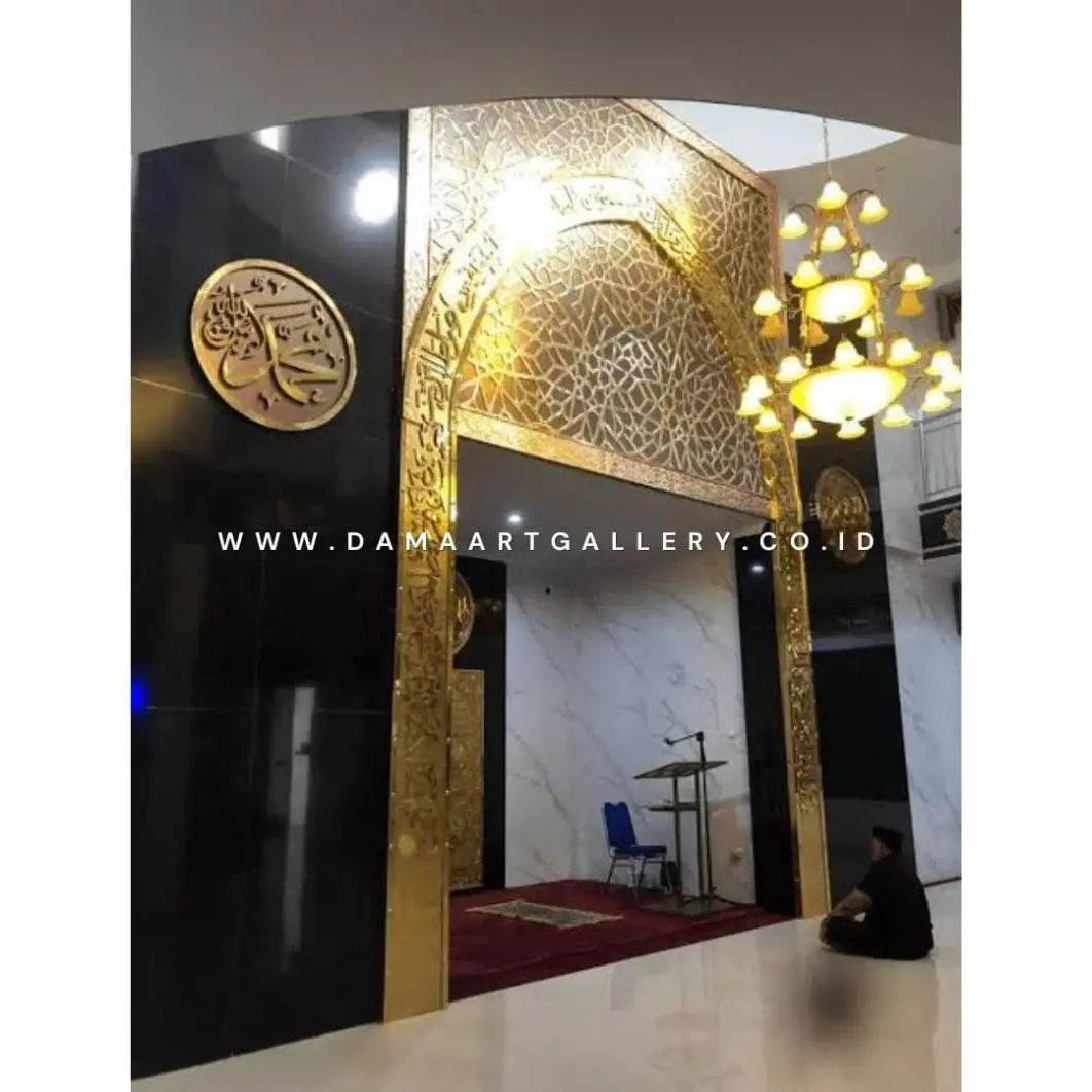 Mihrab Masjid Kuningan Mewah